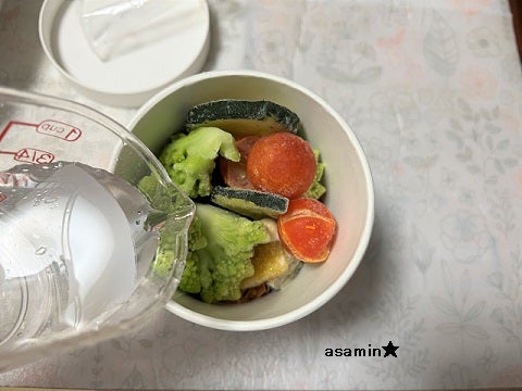 水を入れている様子